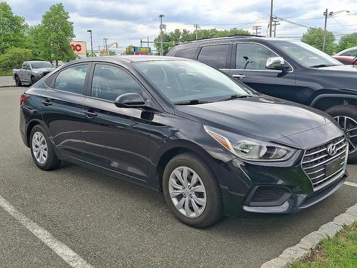 Absolute Black 2022 Hyundai Accent SE
