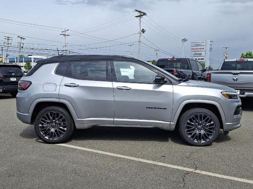 Billet Silver Metallic Clearcoat 2022 Jeep Compass High Altitude