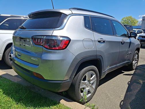Billet Silver Metallic Clearcoat 2022 Jeep Compass Latitude