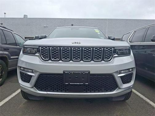 2022 Jeep Grand Cherokee Summit