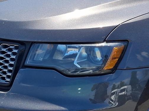 Granite Crystal Metallic Clearcoat 2021 Jeep Grand Cherokee Laredo