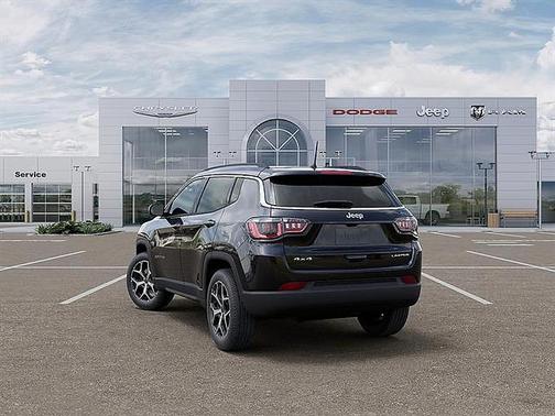 Diamond Black Crystal Pearlcoat 2026 Jeep Compass Limited