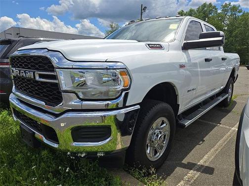 2022 RAM 2500 Tradesman Crew Cab 4x4 6'4' Box