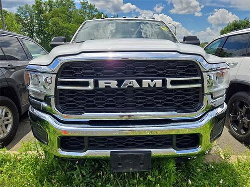 2022 RAM 2500 Tradesman Crew Cab 4x4 6'4' Box