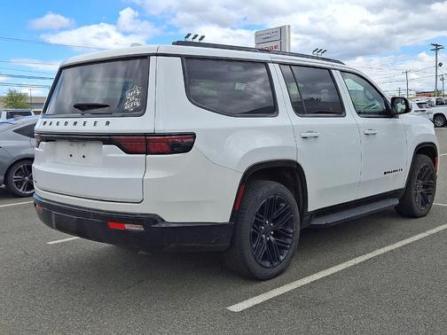 Bright White Clearcoat 2023 Jeep Wagoneer Series II Carbide 4x4