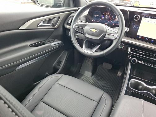 Mosaic Black Metallic 2025 Chevrolet Traverse LT