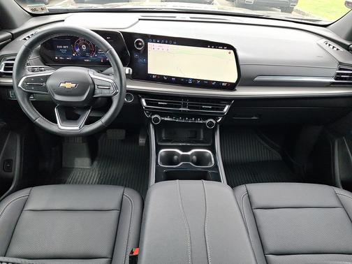 Mosaic Black Metallic 2025 Chevrolet Traverse LT