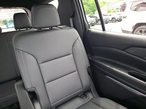 Mosaic Black Metallic 2025 Chevrolet Traverse LT