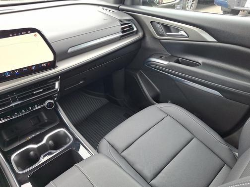 Mosaic Black Metallic 2025 Chevrolet Traverse LT