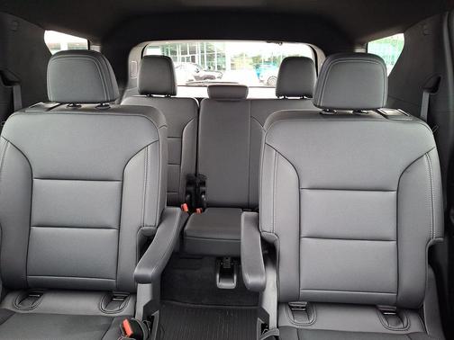Mosaic Black Metallic 2025 Chevrolet Traverse LT