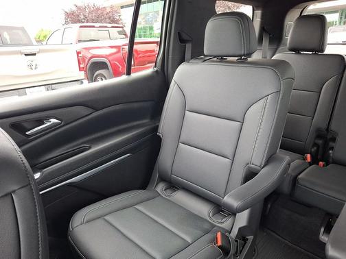 Mosaic Black Metallic 2025 Chevrolet Traverse LT