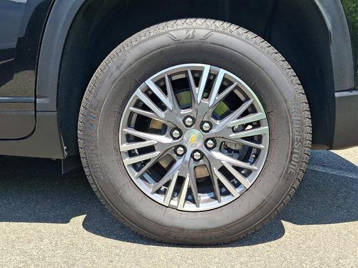 Mosaic Black Metallic 2025 Chevrolet Traverse LT