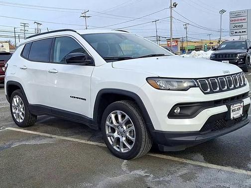 2022 Jeep Compass Latitude Lux
