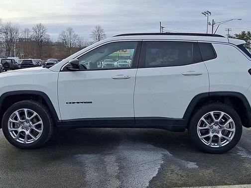 2022 Jeep Compass Latitude Lux
