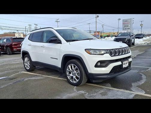 2022 Jeep Compass Latitude Lux