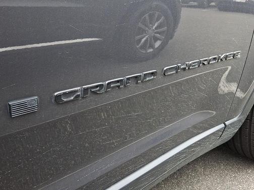 Baltic Gray Metallic Clearcoat 2023 Jeep Grand Cherokee Altitude
