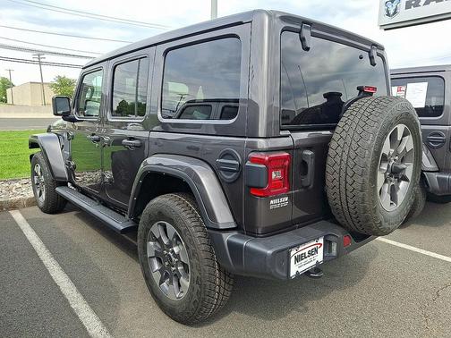 Granite Crystal Metallic Clearcoat 2021 Jeep Wrangler Unlimited Sahara