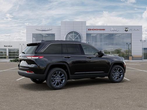 Diamond Black Crystal Pearlcoat 2026 Jeep Grand Cherokee 85th Anniversay Edition 4x4