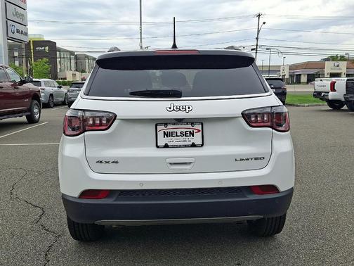 Bright White Clearcoat 2024 Jeep Compass Limited