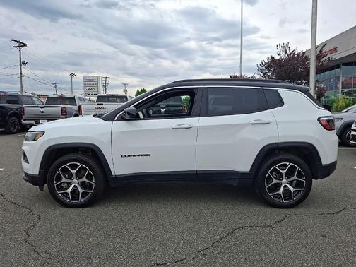Bright White Clearcoat 2024 Jeep Compass Limited