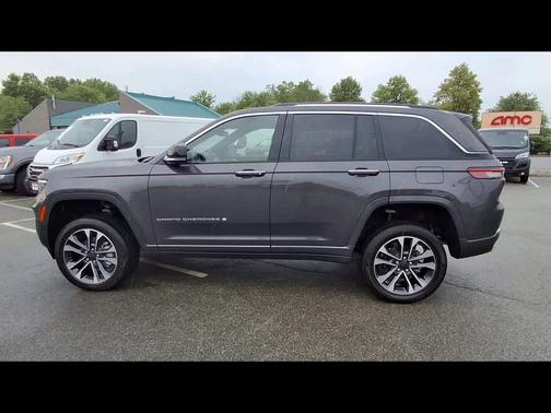 Baltic Gray Metallic Clearcoat 2023 Jeep Grand Cherokee Overland