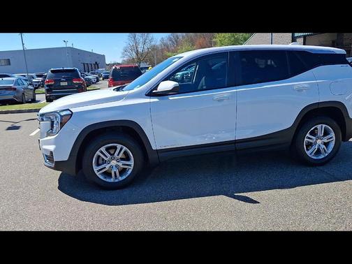 Summit White 2023 GMC Terrain SLE