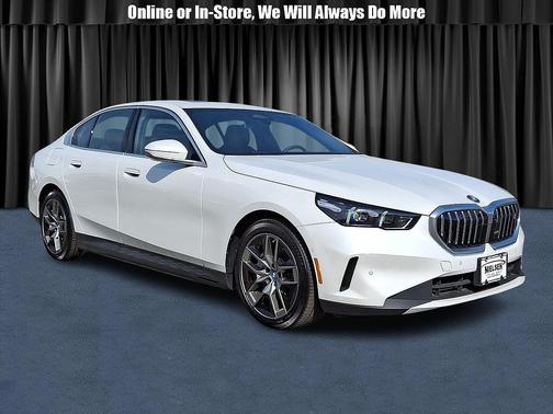 Mineral White Metallic 2025 BMW i5 xDrive40