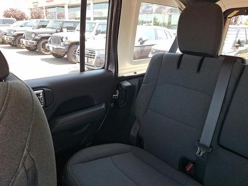 Granite Crystal Metallic Clearcoat 2025 Jeep Wrangler 4xe Sahara