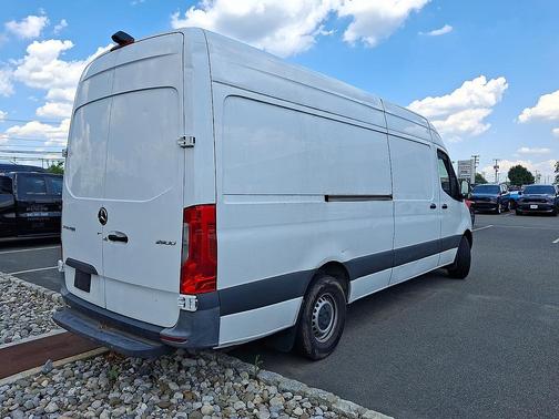 Arctic White 2022 Mercedes-Benz Sprinter 2500 High Roof