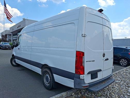 Arctic White 2022 Mercedes-Benz Sprinter 2500 High Roof