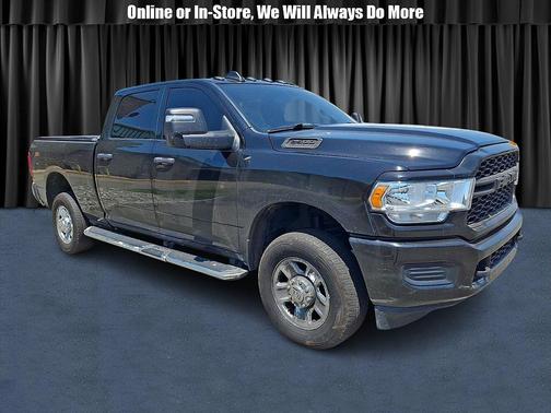 Diamond Black Crystal Pearlcoat 2023 RAM 2500 Tradesman Crew Cab 4x4 6'4' Box