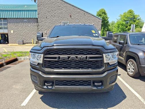 Diamond Black Crystal Pearlcoat 2023 RAM 2500 Tradesman Crew Cab 4x4 6'4' Box