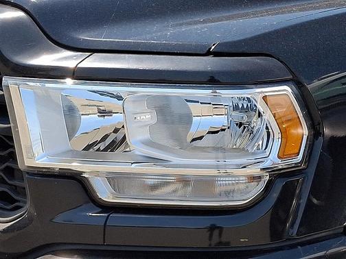 Diamond Black Crystal Pearlcoat 2023 RAM 2500 Tradesman Crew Cab 4x4 6'4' Box