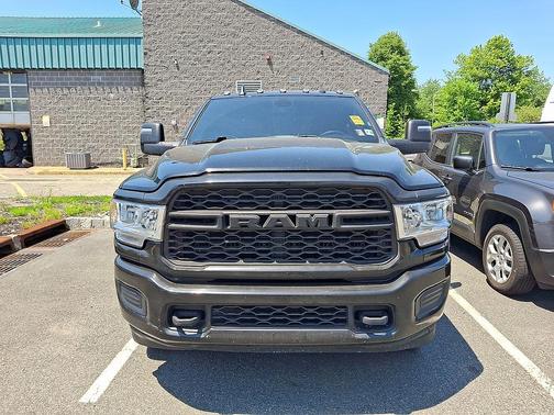 Diamond Black Crystal Pearlcoat 2023 RAM 2500 Tradesman Crew Cab 4x4 6'4' Box