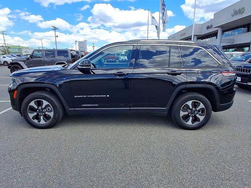 Diamond Black Crystal Pearlcoat 2023 Jeep Grand Cherokee 4xe Base