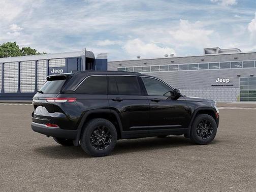 Diamond Black Crystal Pearlcoat 2026 Jeep Grand Cherokee Altitude