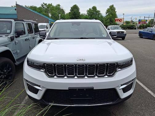 Bright White Clearcoat 2022 Jeep Grand Cherokee Limited