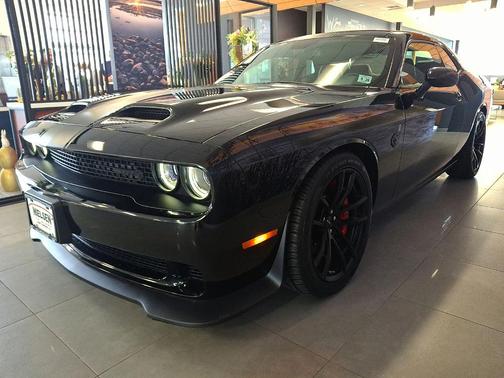 Pitch Black Clearcoat 2023 Dodge Challenger SRT Hellcat