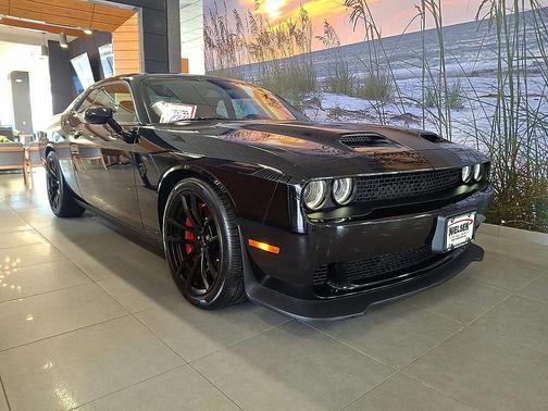 Pitch Black Clearcoat 2023 Dodge Challenger SRT Hellcat