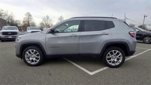 2022 Jeep Compass Latitude Lux