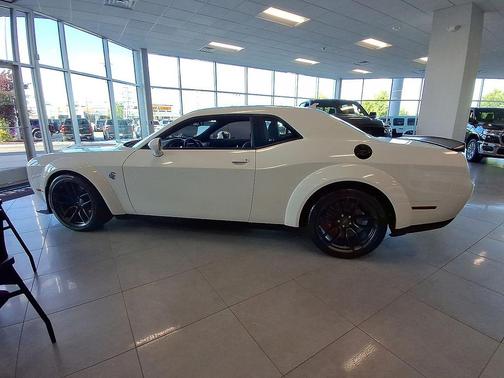White Knuckle Clearcoat 2023 Dodge Challenger SRT Hellcat