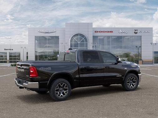 Diamond Black Crystal Pearlcoat 2026 RAM 1500 Laramie