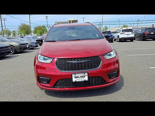 Red Hot Pearlcoat 2025 Chrysler Pacifica Limited