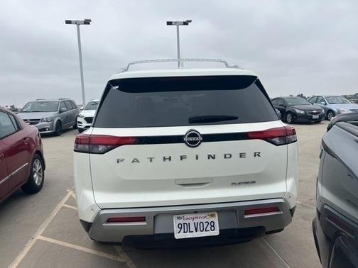 2023 Nissan Pathfinder Platinum FWD