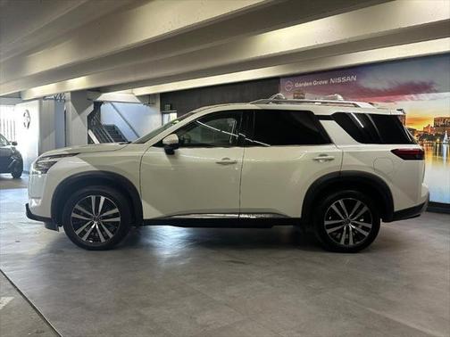 2023 Nissan Pathfinder Platinum FWD