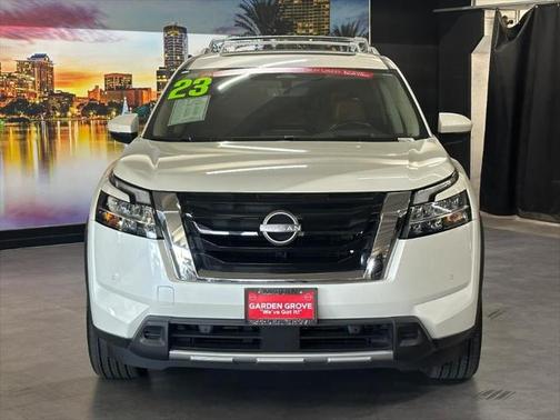 2023 Nissan Pathfinder Platinum FWD