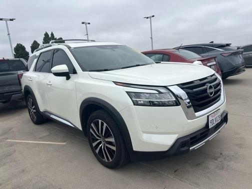2023 Nissan Pathfinder Platinum FWD
