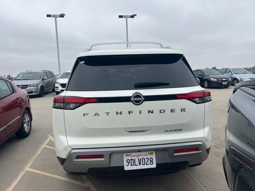 2023 Nissan Pathfinder Platinum FWD
