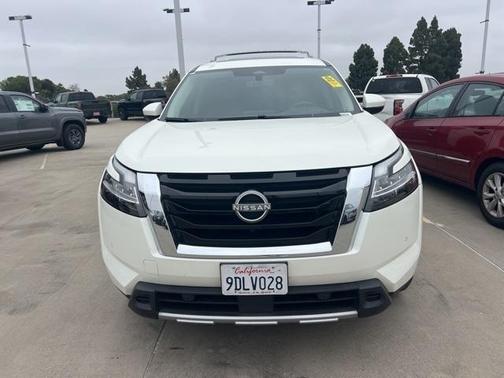 2023 Nissan Pathfinder Platinum FWD