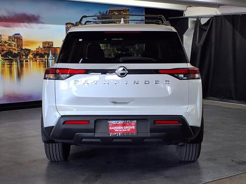 2025 Nissan Pathfinder SV FWD